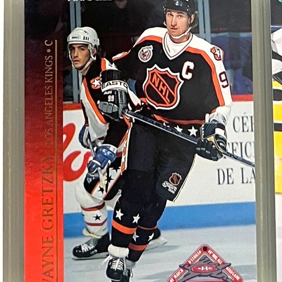 Wayne Gretzky 24 Various NHL Collector Cards 1990 to 1995! - Picture 2 of 16